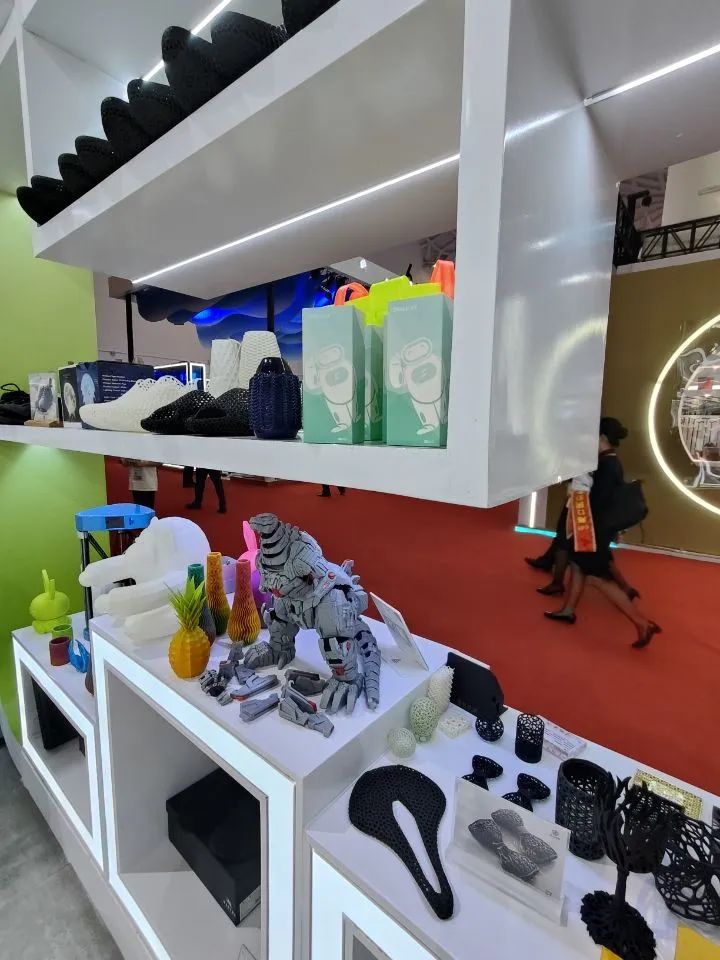 江蘇魅力綻放消博會 15家參展企業(yè)各放大招，數(shù)字創(chuàng)意引領(lǐng)消費新潮流